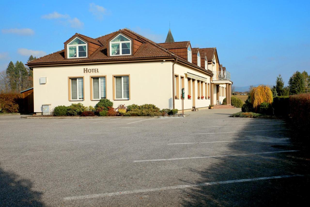 Hotel Brada Jičín Exterior foto